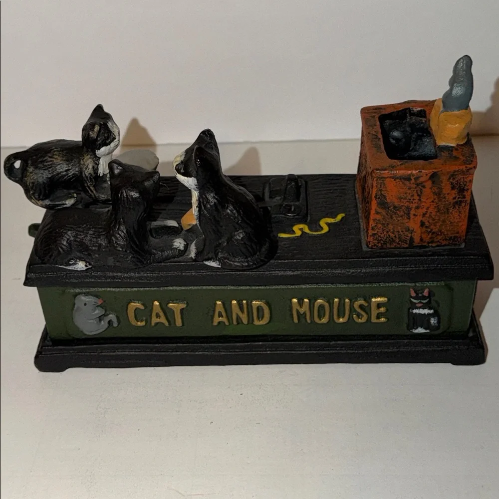 Design Toscano. Cat & Mouse Reproduction Vintage Cast Iron Mechanical Bank Heavy